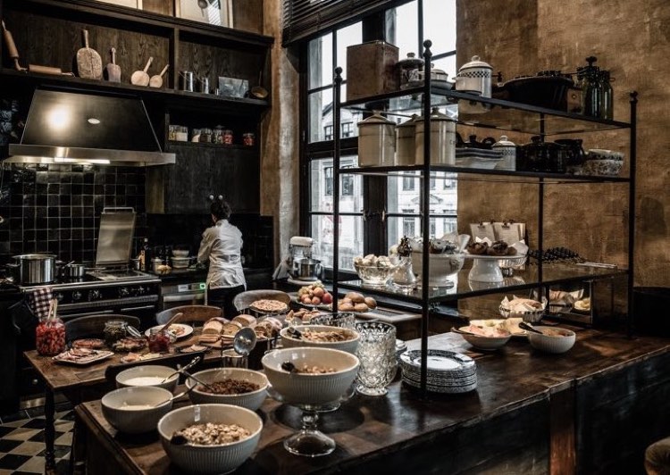 KITCHEN