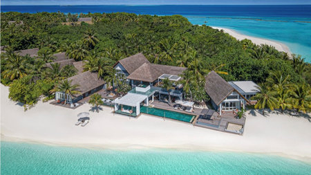 Four Seasons Resort Maldives Introduces New Four-Bedroom Landaa Estate