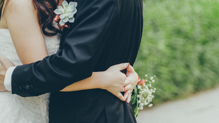 How to Plan a Simple Wedding and Honeymoon