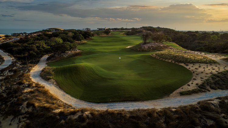 The Bluffs golf