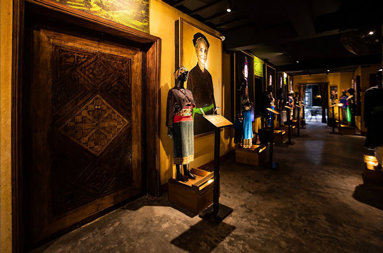 museum costumes